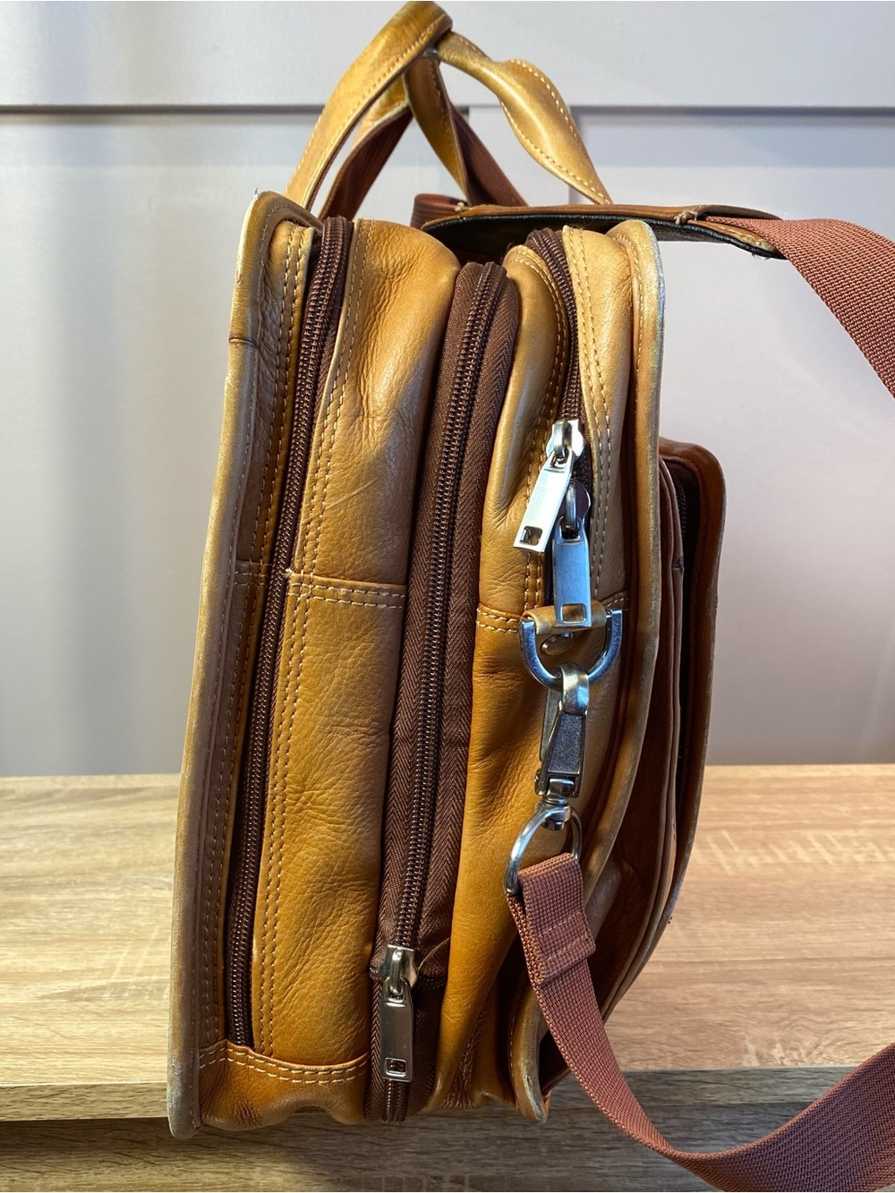 Wilsons Tan Leather Messenger Padded Laptop Bag Briefcase Shoulder Strap Pockets - Picture 5 of 16